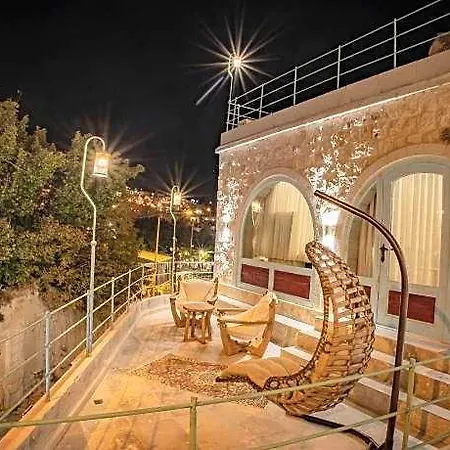 Cave فندق 5*