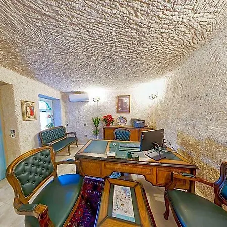 فندق Cave 5*