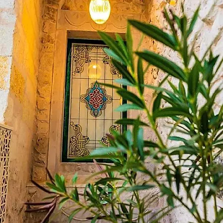 فندق Cave 5*