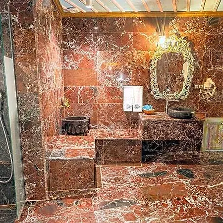 فندق Cave